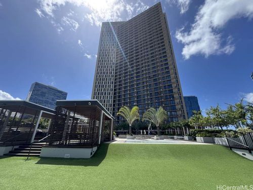 215-987 Queen St, Honolulu, HI, 96814-5258 | Card Image