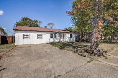 View of ranch-style home | Image 1