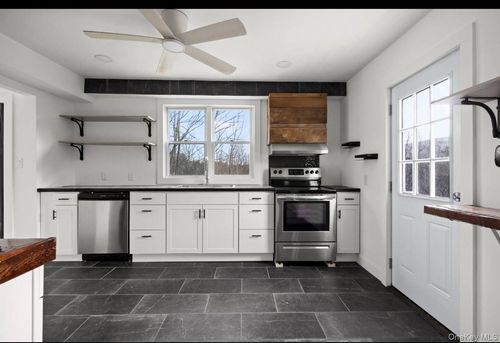 27 Clumhill Rd, Tannersville, NY, 12485-7770 | Card Image