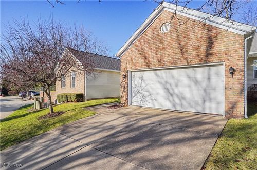 1718 N Pointe Dr Nw, Canton, OH, 44708-2979 | Card Image