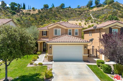 19850 Holly Dr, Saugus, CA, 91350-3694 | Card Image