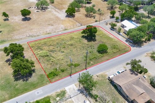 931 Garza Ave, La Joya, TX, 78560-2106 | Card Image