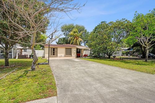 1379 Ne 177th St, North Miami Beach, FL, 33162-1361 | Card Image