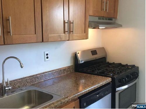 2205 N Central, Fort Lee, NJ, 07024 | Card Image