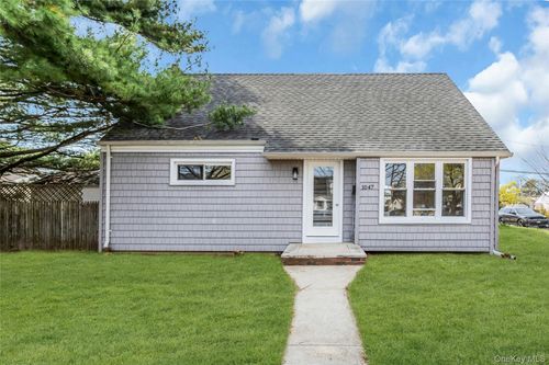 1047 Windermere Rd, Franklin Square, NY, 11010-1743 | Card Image