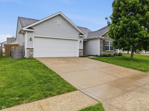 5780 Blue Sky Dr, Whitestown, IN, 46075-9717 | Card Image