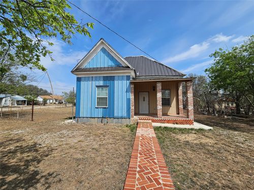 501 E 10th St, Brady, TX, 76825-5812 | Card Image