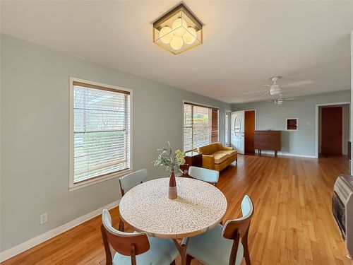 729 N Main St, Lexington, TX, 78947-4912 | Card Image