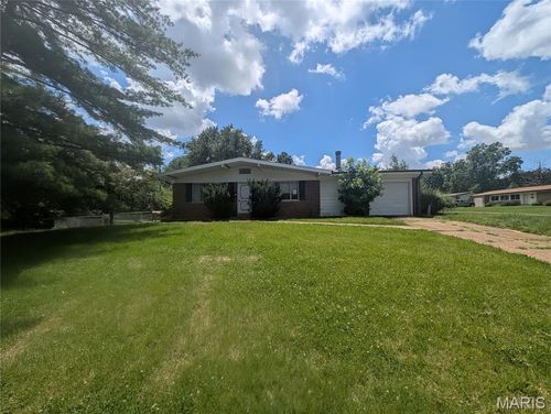 2780 Narraganset Dr, Florissant, MO, 63033-2266 | Card Image