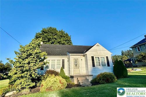 23 Schoeneck Ave, Nazareth, PA, 18064-1217 | Card Image