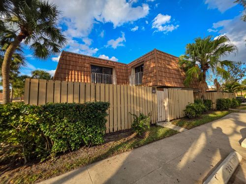 832 Blue Ridge Cir, West Palm Beach, FL, 33409-7617 | Card Image