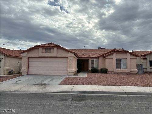 6437 Chippindale Ln, Las Vegas, NV, 89108-6005 | Card Image