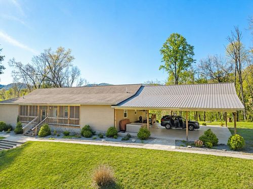 192 Blueberry Hill Dr, Pennington Gap, VA, 24277-7110 | Card Image