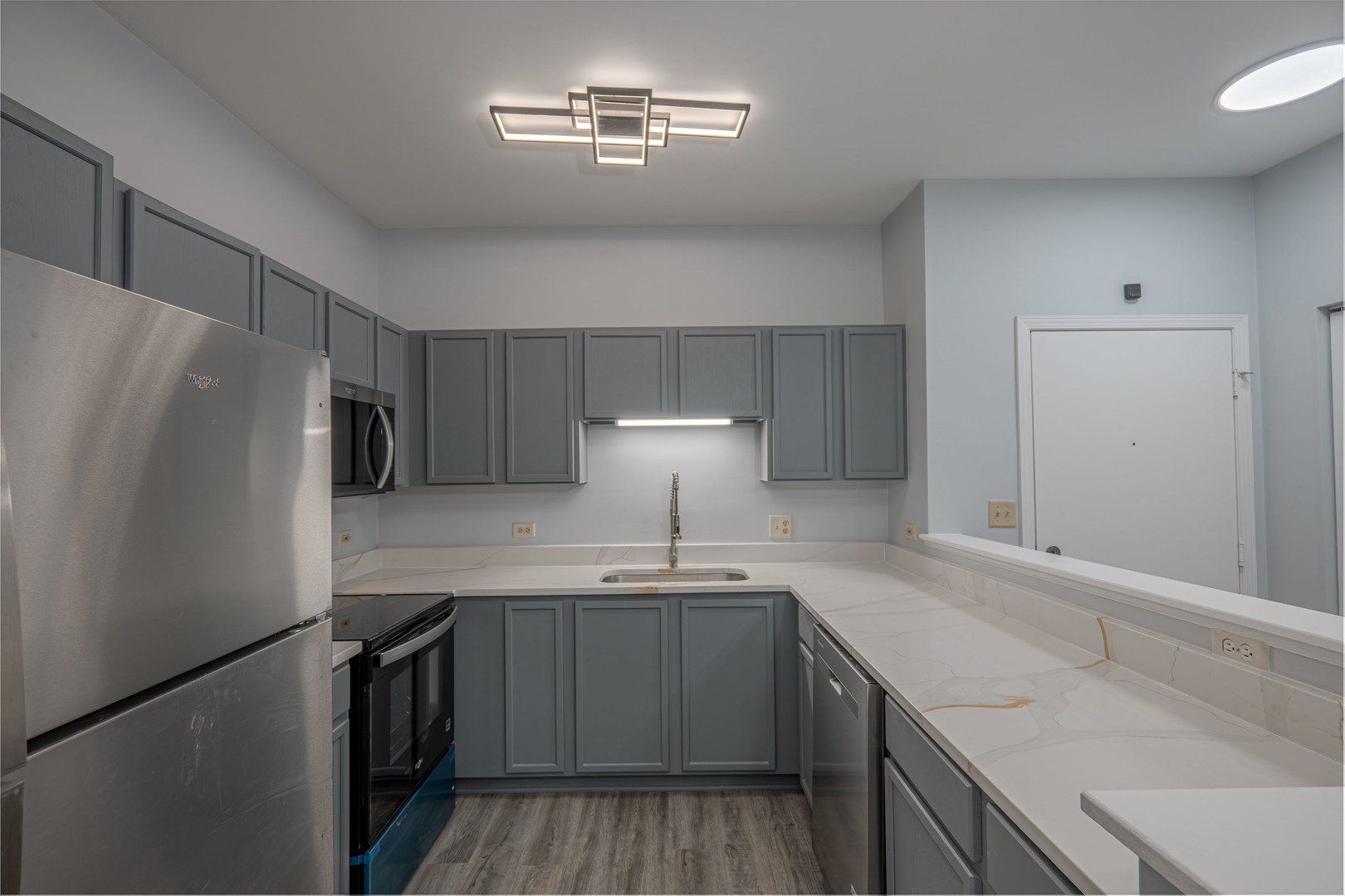 Residential Lease in Elgin 3