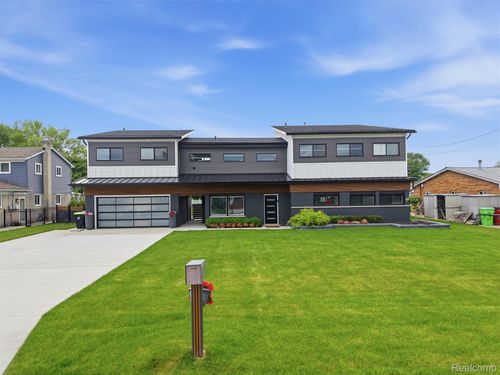 37645 Lakeville St, Harrison Twp, MI, 48045-2882 | Card Image
