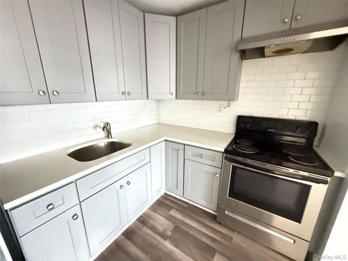 apt-202-1219 2nd Ave, New Hyde Park, NY, 11040-4922 | Card Image