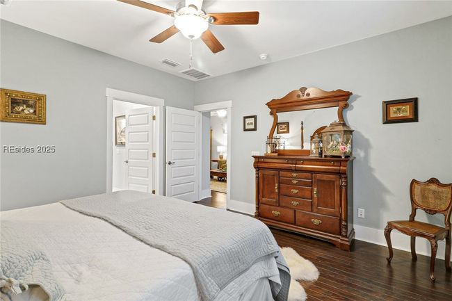 Primary suite Bedroom | Image 21
