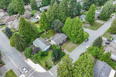 11675 Graves St, House other with 4 bedrooms, 2 bathrooms and 3 parking in Maple Ridge BC | Image 2