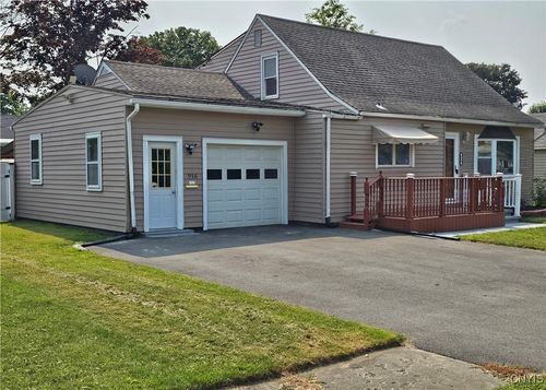 916 Armory Dr, Utica, NY, 13501-5362 | Card Image