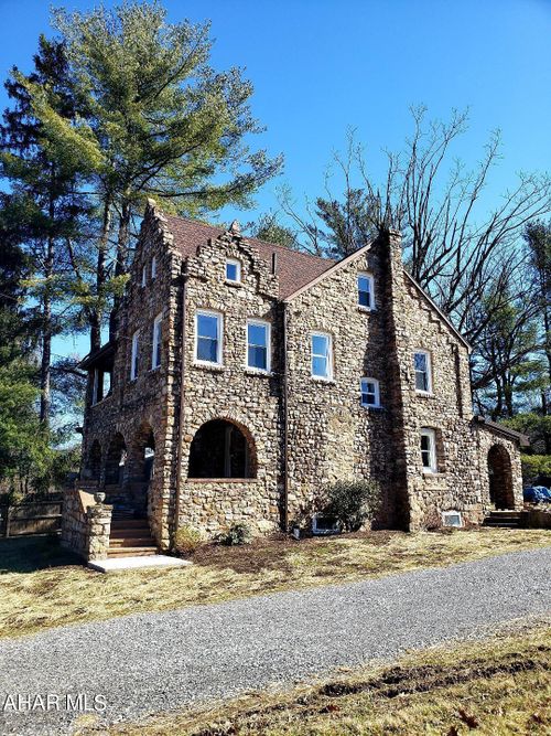 1761 Princeton Rd, Altoona, PA, 16602-7438 | Card Image