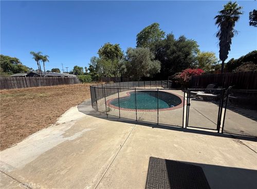 958 Berkshire Ct, Escondido, CA, 92025-5920 | Card Image