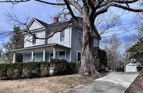 140 W Poplar St, Mount Airy, NC, 27030-2950 | Card Image