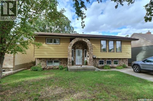 914 Duffield St W, House with 4 bedrooms, 3 bathrooms and null parking in Moose Jaw SK | Card Image