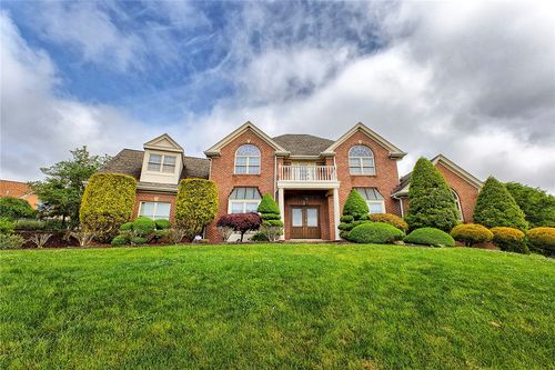 33 Hawthorne Ln, Irwin, PA, 15642-5704 | Card Image