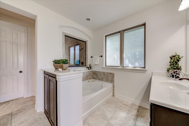 22020 Verbena Pkwy, House other with 5 bedrooms, 4 bathrooms and 3 parking in Spicewood TX | Image 12