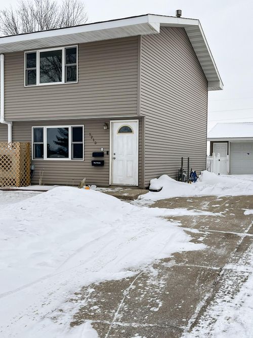 1218 20th Street N, Moorhead, MN, 56560 | Card Image