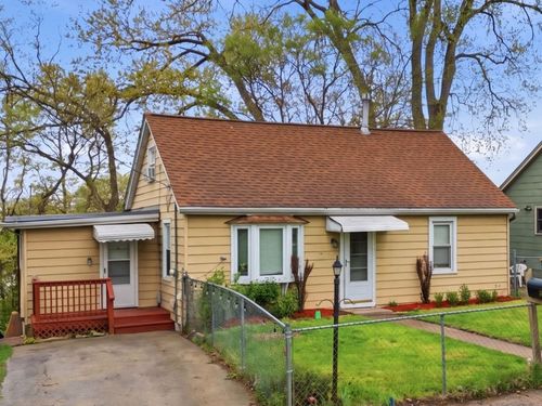 32 Arlington Ln, Fox Lake, IL, 60020-1702 | Card Image