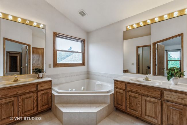 10901 Michigan Dr, House other with 4 bedrooms, 4 bathrooms and 3 parking in Spring Grove IL | Image 11