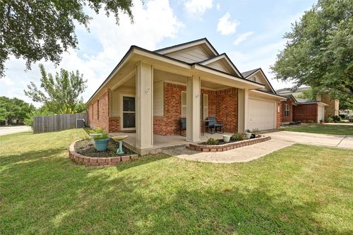 135 Salado Dr, Kyle, TX, 78640-5578 | Card Image