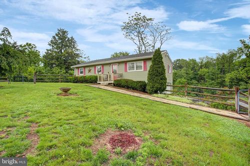 11540 Burkett Ln, GREENCASTLE, PA, 17225-9348 | Card Image