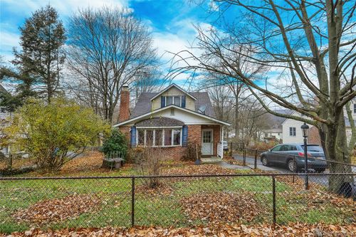 32 Quaker Hill Rd, Monroe, NY, 10950-1517 | Card Image