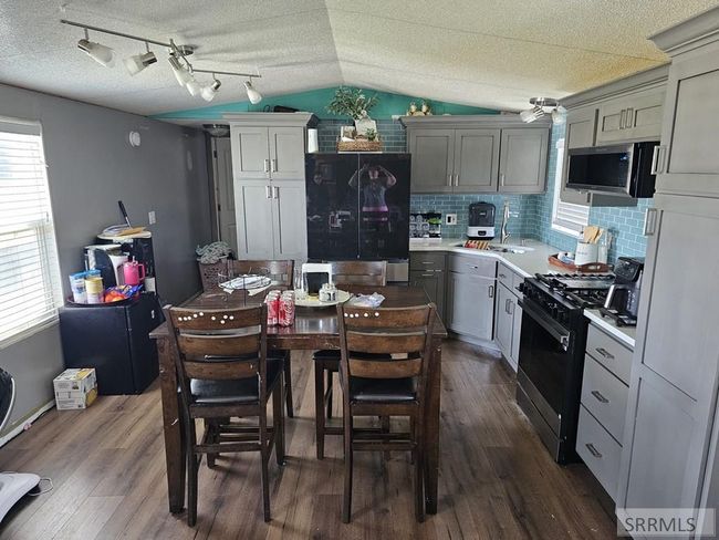 2146 Pine Tree Cir, House other with 3 bedrooms, 2 bathrooms and null parking in Idaho Falls ID | Image 11
