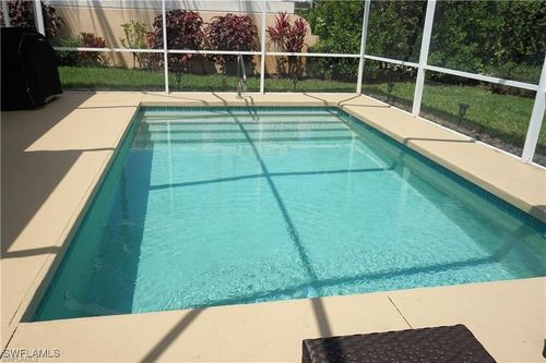 4194 Saint George Ln, NAPLES, FL, 34119-7504 | Card Image