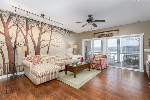 13 River Row, Ottawa, IL, 61350-9043 | Card Image