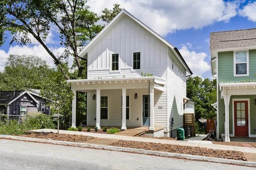 930 S College Ave, Fayetteville, AR, 72701-6694 | Card Image