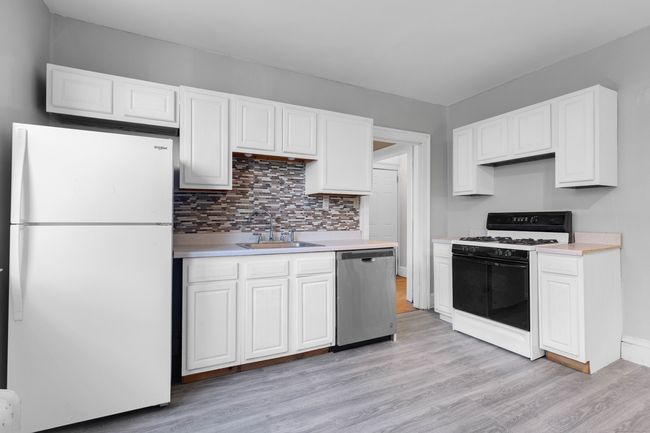 45-47 School St, Home with 12 bedrooms, 6 bathrooms and 6 parking in Hartford CT | Image 17