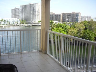 407 - 121 Golden Isles Dr, Condo with 3 bedrooms, 2 bathrooms and null parking in Hallandale Beach FL | Image 3