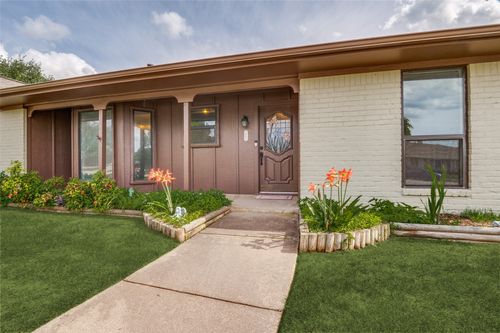 2800 Peachtree Ln, Pantego, TX, 76013-3115 | Card Image