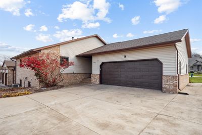 1400 Pinnacle Place, Condo with 3 bedrooms, 3 bathrooms and null parking in Waterloo IA | Image 1