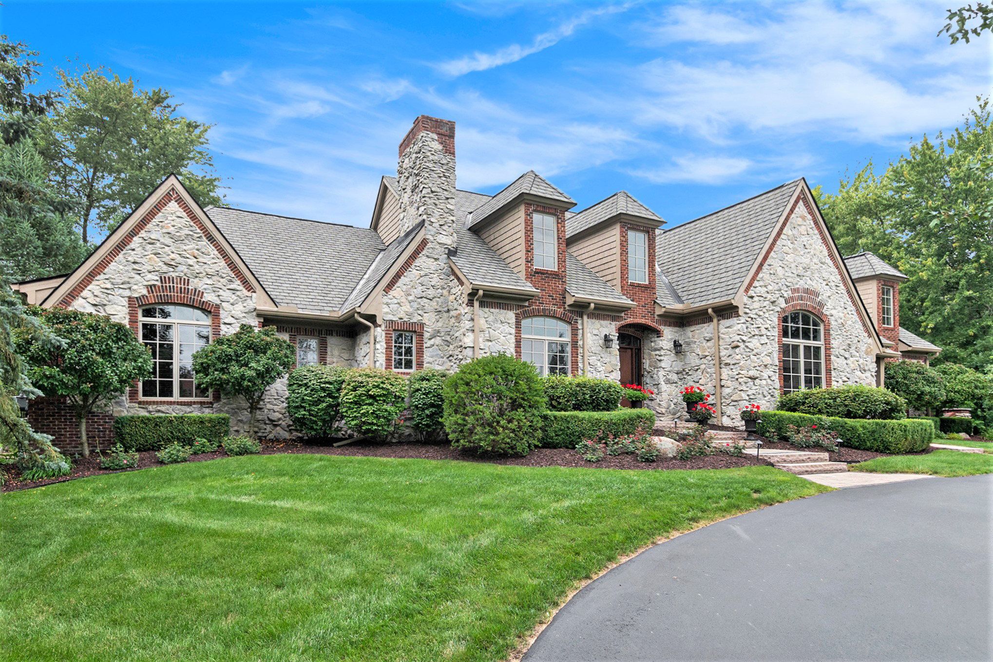Pine Hollow Ct, Grand Blanc, MI 48439