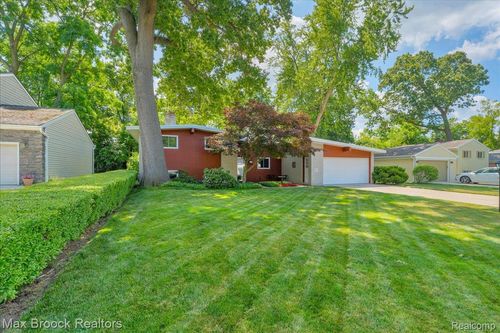 2419 Avondale St W, Sylvan Lake, MI, 48320-1603 | Card Image