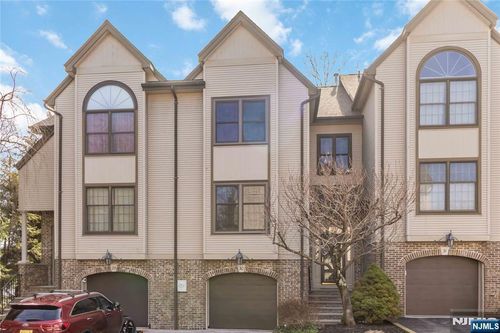 30 Jordan Dr, River Edge, NJ, 07661-2454 | Card Image