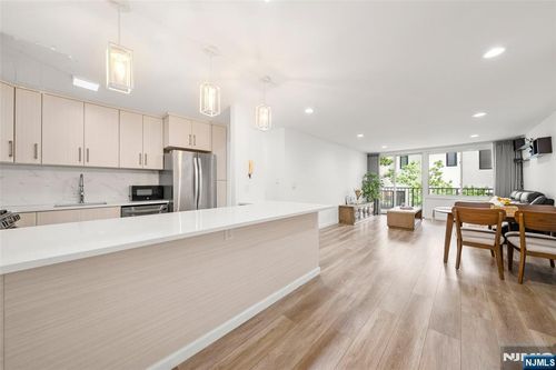 1 Wall St, Fort Lee, NJ, 07024-7841 | Card Image