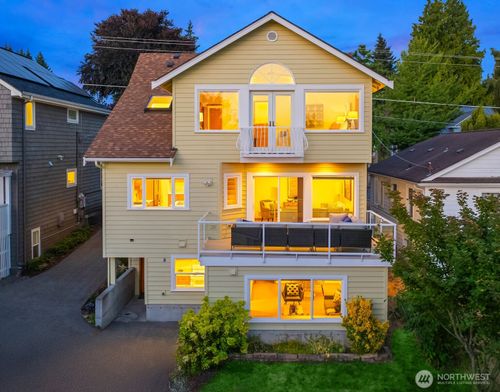 6547 30th Ave Ne, Seattle, WA, 98115-7238 | Card Image