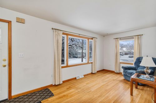 82 Hood St, Winooski, VT, 05404-1864 | Card Image