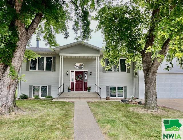 Lewis St, Vermillion, SD 57069